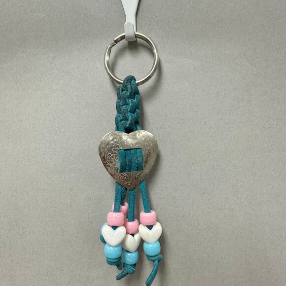 Vintage 90s handmade suede leather and bead macrame Keychain heart concho boho - Picture 5 of 14
